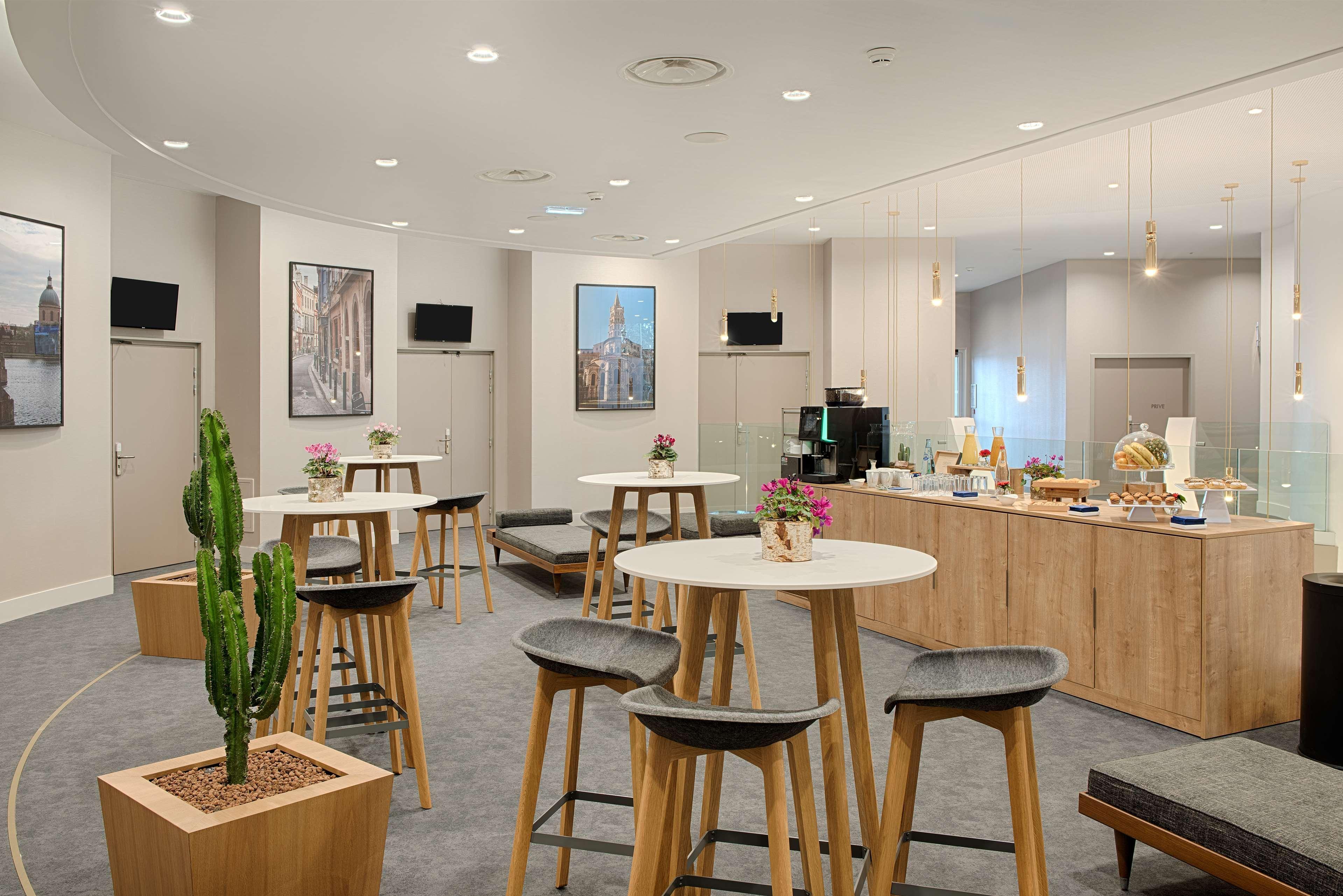 Nh Toulouse Airport Hotel Бланяк Екстериор снимка
